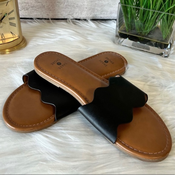 Shade & Shore Size 6 Scalloped Slide Sandals - Picture 4 of 5